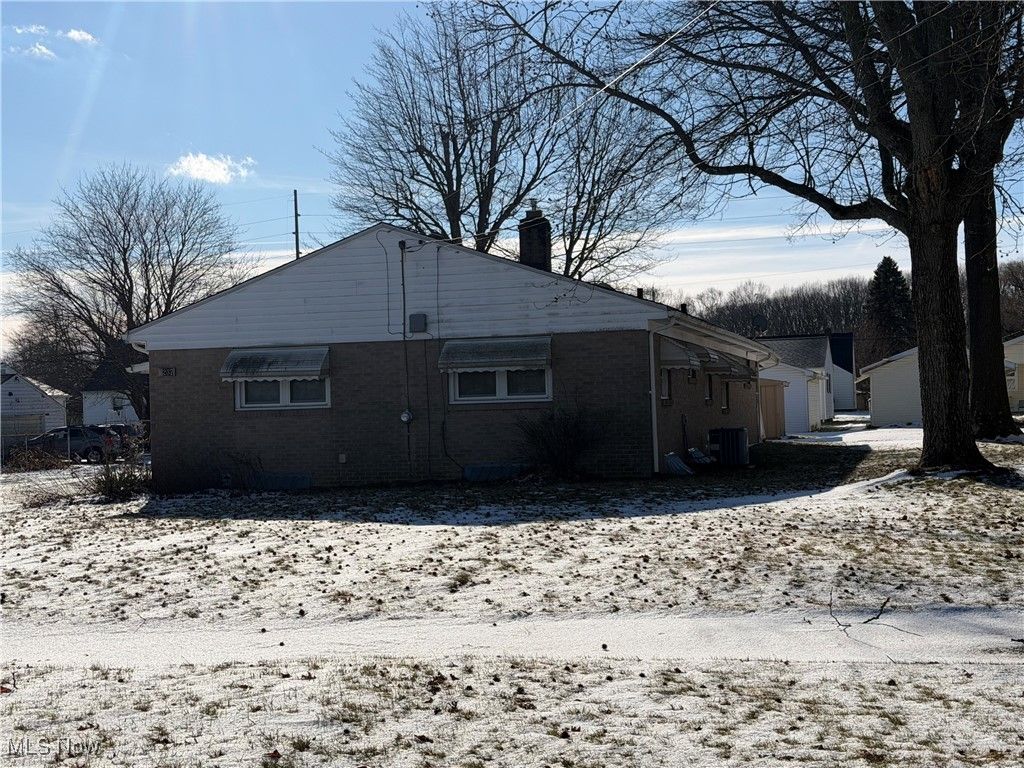 Photo of 1237 Ivanhoe Avenue, Youngstown, OH 44502 (MLS # 5183749)