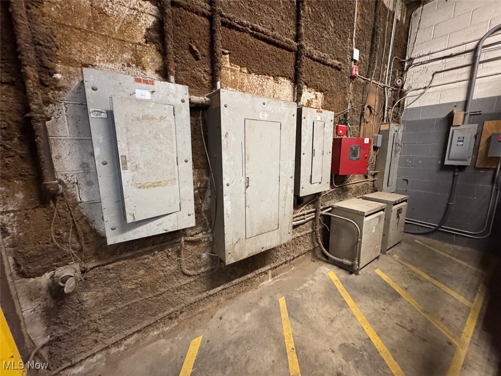 Akron 10 - Commercial Sale