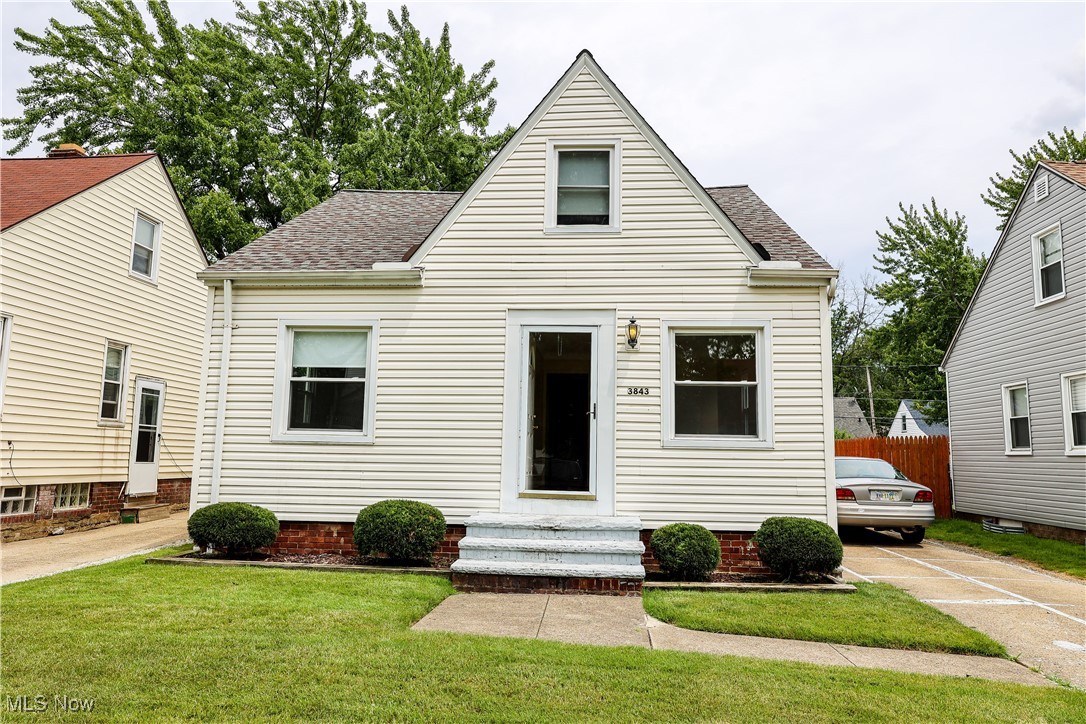 Move right in to this lovely, well maintained bungalow! Newer windows, brand new dishwasher and garbage disposal, kitchen appliances included and a nice, bonus addition for added living space! Schedule your private showing today!