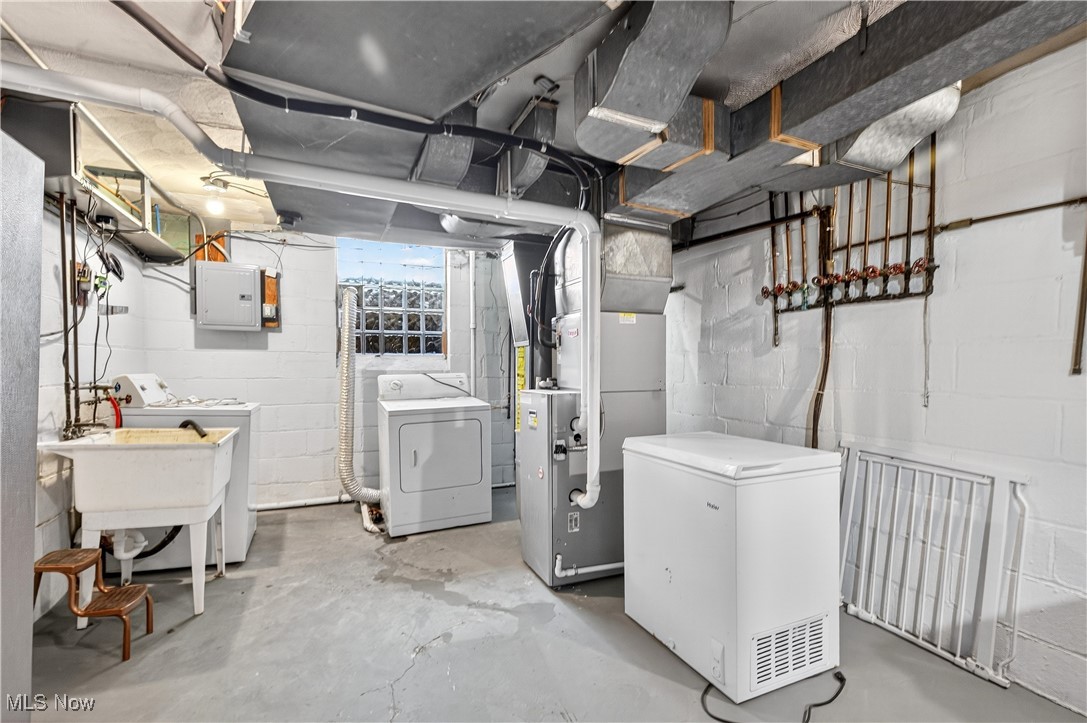 University Heights, Ohio 44118, United States, 3 Bedrooms Bedrooms, ,2 BathroomsBathrooms,Residential,Active,231139