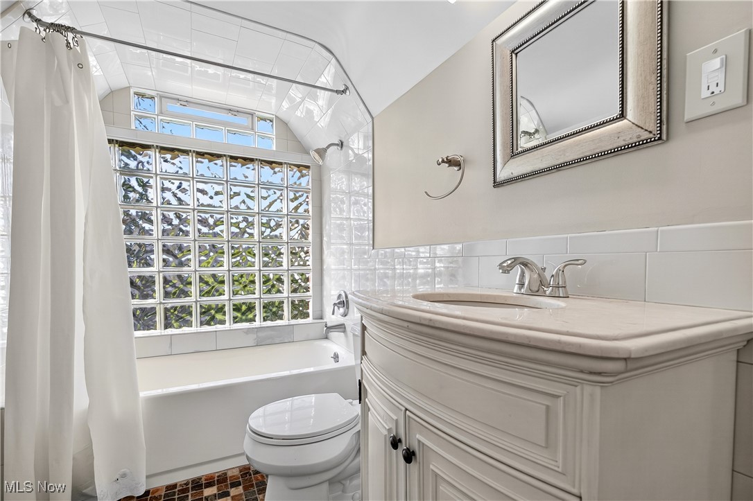 University Heights, Ohio 44118, United States, 3 Bedrooms Bedrooms, ,2 BathroomsBathrooms,Residential,Active,231139