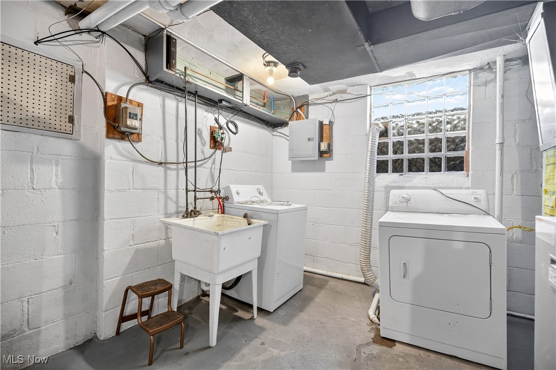 University Heights, Ohio 44118, United States, 3 Bedrooms Bedrooms, ,2 BathroomsBathrooms,Residential,Active,231139