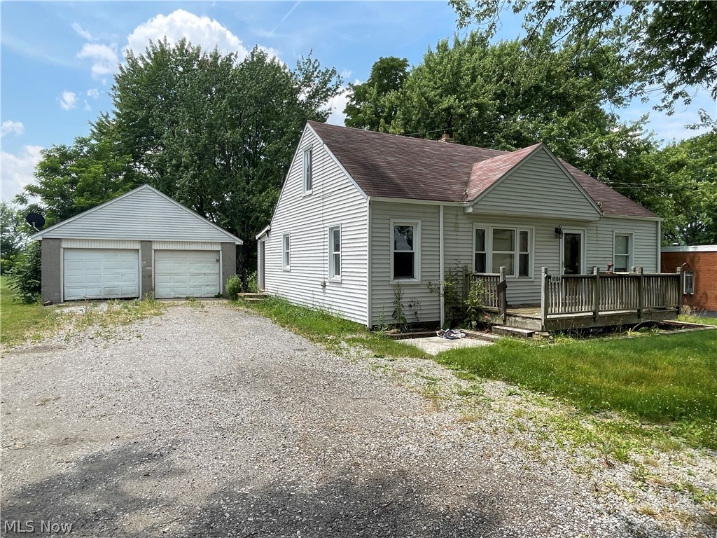 Online Real Estate Auction: Opening Bid: $46,400. Exceptional starter or investment property in New Middletown. Springfield LSD. Built in 1956. 4 bedroom 1 bath, 2 car detached on 100 x 300 lot. City water available for tie in. Currently on private water supply. Home in need of renovation but exceptional opportunity. Call any licensed real estate agent for private showing. AS IS sale. 10% buyer fee added to final high bid price. $5000 deposit, 30 day close. Buyer guaranteed free, clear marketable title at closing. Title insurance optional. Subject to confirmation. Mahoning County Case#2016 ES 00129 James Keltz Estate