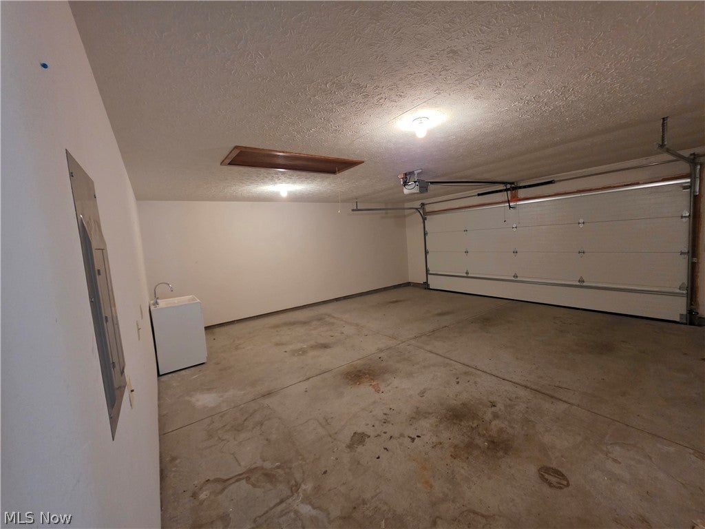 4025 Woodland Drive
