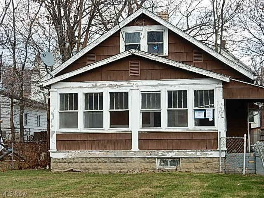 Super opportunity for fixer...priced to sell! This is HUD # 412-287806. HUD homes sold AS IS only! Sold UNINSURED.  Owner occupied may qualify for $100 down FHA.OPEN TO ALL BIDDERS