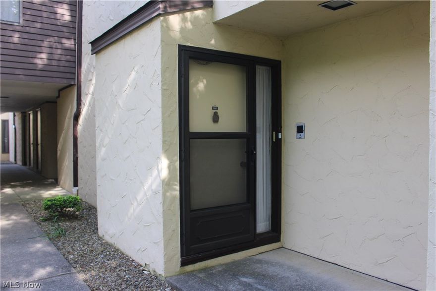 Easy living at Hampton Ridge!  Come see all this two bedroom two full bath has to offer.  Desirable end unit.  Neutral deco, well maintained, very clean.  Enjoy the pool, tennis courts, and community building.  Convenient location off of Smith Rd near local shops, restaurants and the nature realm.   What are you waiting for!  This is the perfect place to call home!