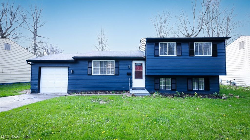 Photo of 3539 Dunstan Drive NW Dr, Warren, OH 44485 (MLS # 5201086)