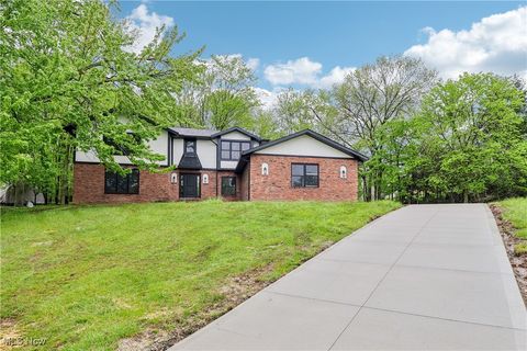 8520 Oakwood Lane, North Royalton, OH 44133 - #: 5122686