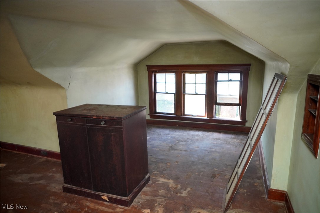 Stanley E Dunns Clarence Aven - Residential