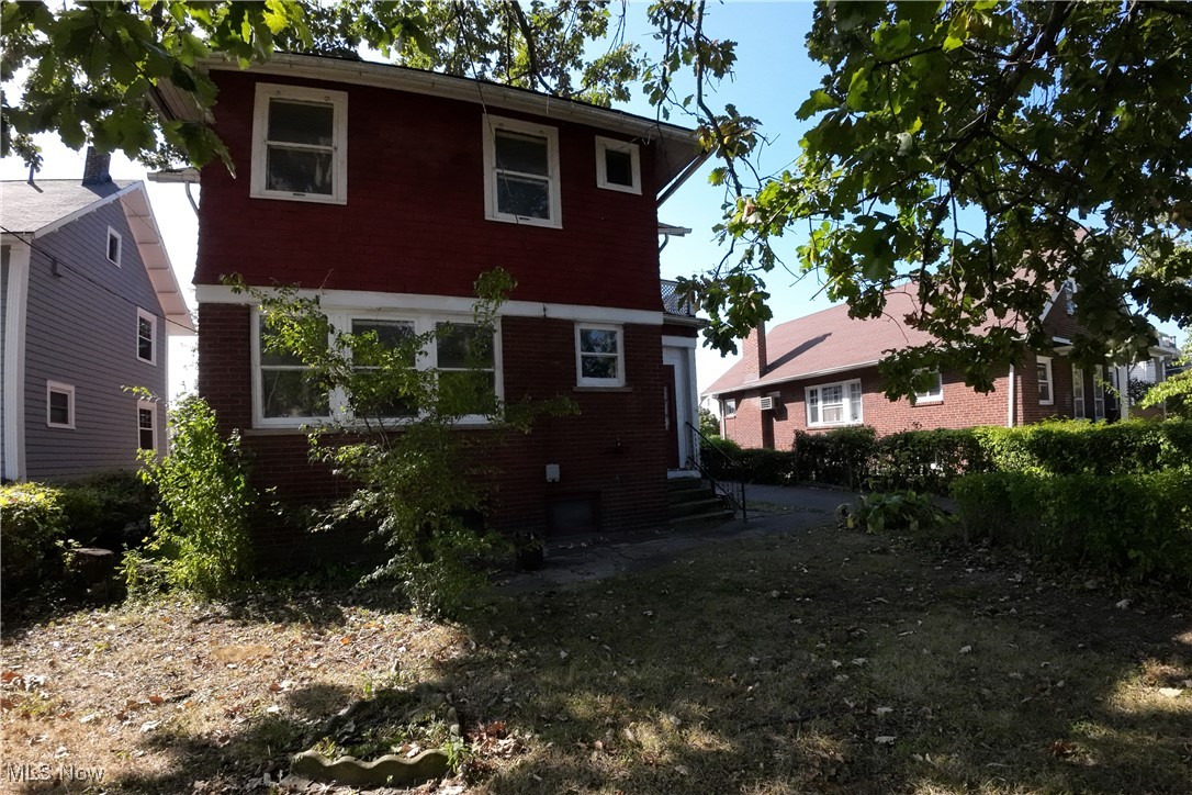 Stanley E Dunns Clarence Aven - Residential