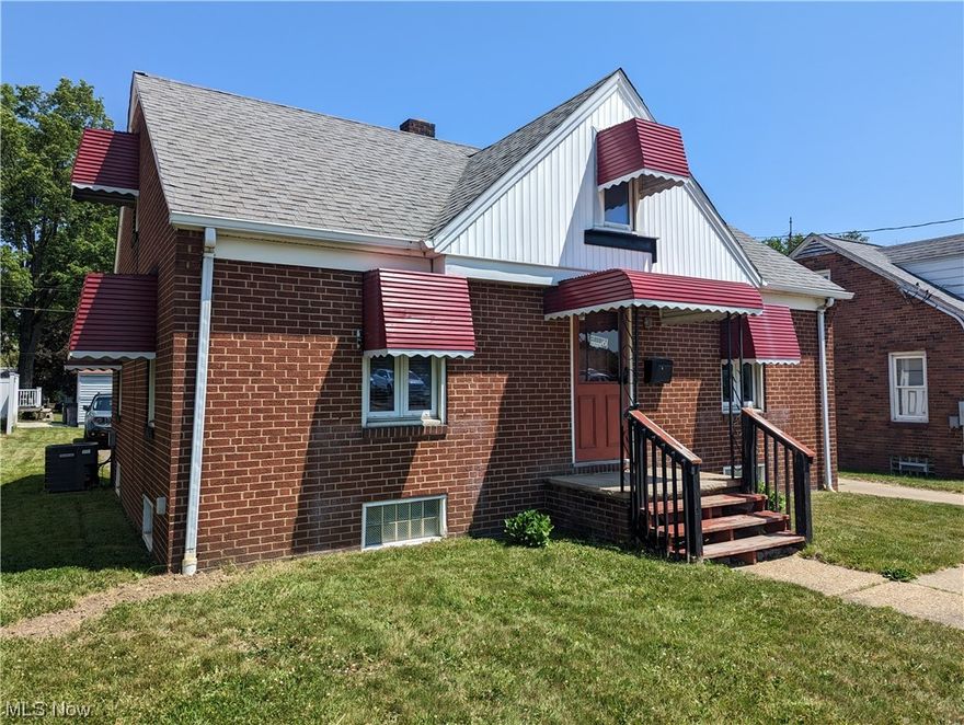 Outstanding high traffic location on West State street in alliance, Ohio.  Super Commercial site.  City utilities.  This is a brick home and 2 car garage that can be used for many businesses.  Currently an insurance company. Seller would consider financing to a qualified Buyer!