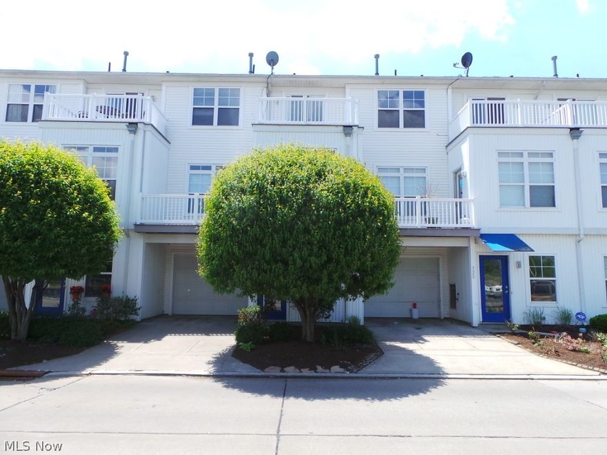 Waterfront condo with quick access to the lake.  Enjoy the water view from this renovated condo that is in move in condition.  Don't miss this opportunity.