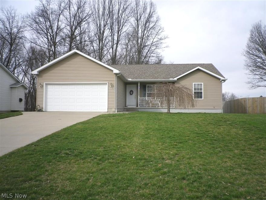 Split floor plan ranch on a cul-de-sac at 2927 Pepper Hill Circle Akron. Well kept, neutral decor, Master suite, with a walk-in closet, and a full bath. Spacious fully applianced kitchen with a breakfast bar, and a pantry, opens to the dinette. First floor laundry. 2 car attached garage, full basement. New roof 2007, new furnace 3/30/2015.
