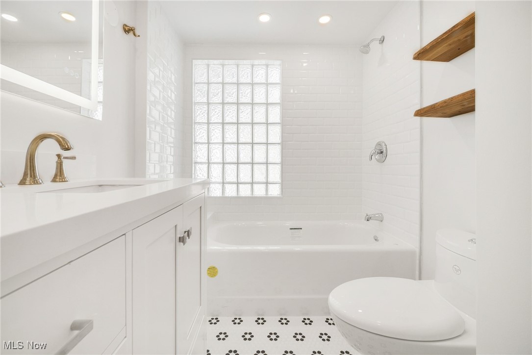 Shaker Heights, Ohio 44118, United States, 4 Bedrooms Bedrooms, ,4 BathroomsBathrooms,Residential,Active,134107