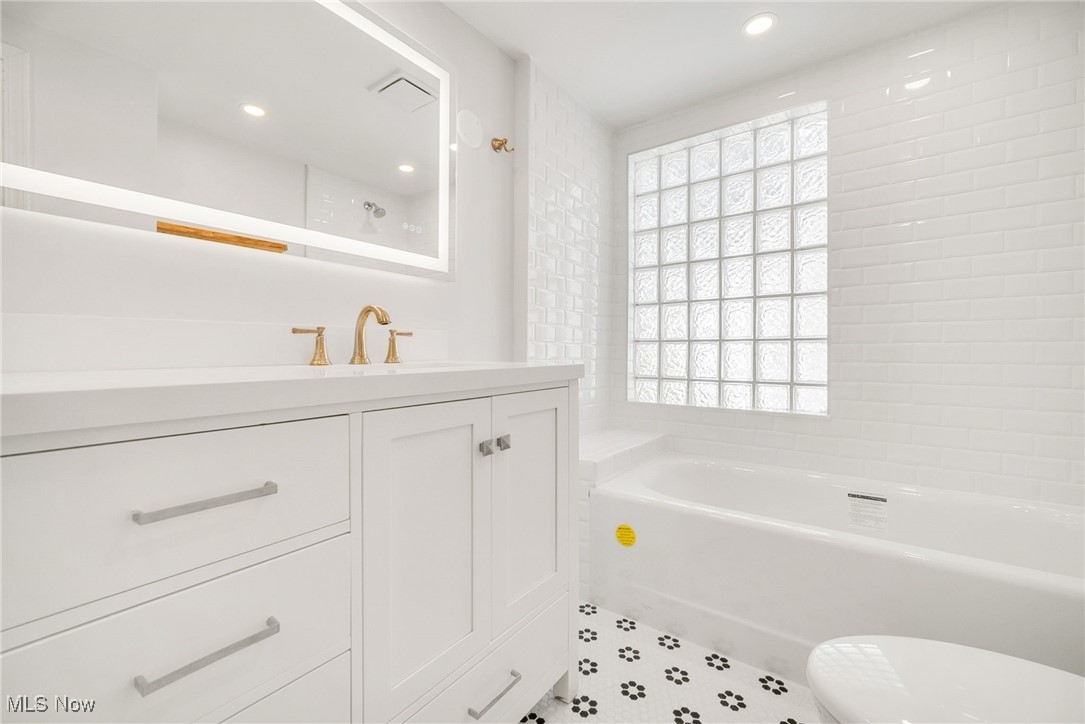 Shaker Heights, Ohio 44118, United States, 4 Bedrooms Bedrooms, ,4 BathroomsBathrooms,Residential,Active,134107