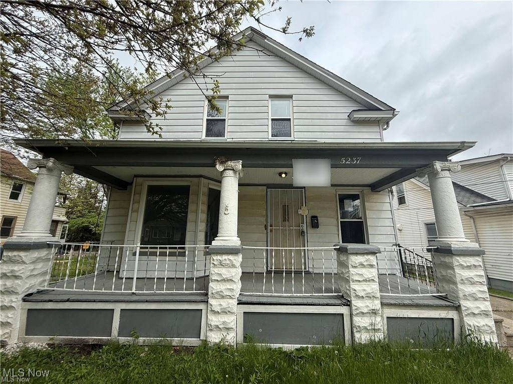 This vacant 4-bedroom, 1-bath Colonial-style home offers approximately 1,821 sq ft of living space and strong cash flow potential. With an estimated market rent of $1,650 per month, this property presents an excellent opportunity for investors seeking immediate income potential.
The home features a two-story layout with aluminum/vinyl siding, forced-air heating, and a full 897 sq ft basement offering space for storage or future improvement. A detached 2-car garage provides off-street parking and added tenant appeal.
Whether you're building a Maple Heights rental portfolio or entering the market with a high-demand asset, this property offers long-term value and dependable performance.