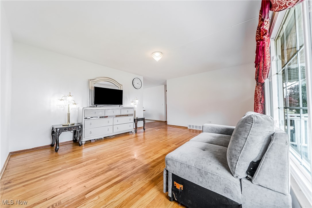 4713 Forest Edge Drive, Brooklyn, Ohio image 4
