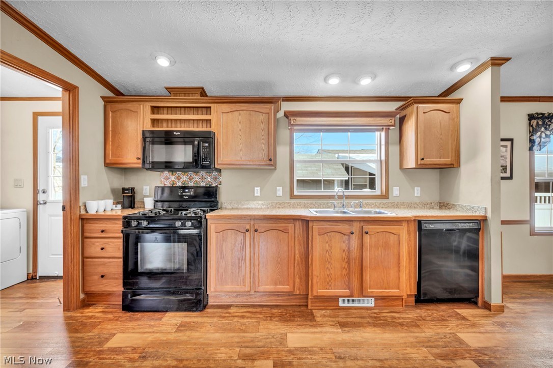 Twin Lake Home - Residential