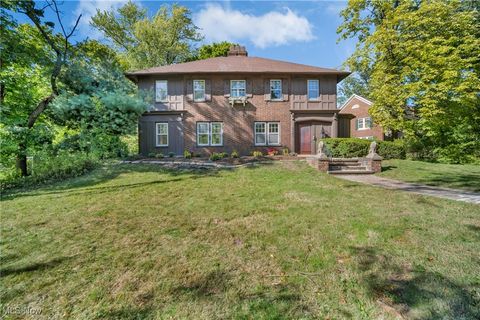 2565 Norfolk Road Cleveland Heights, OH 44106