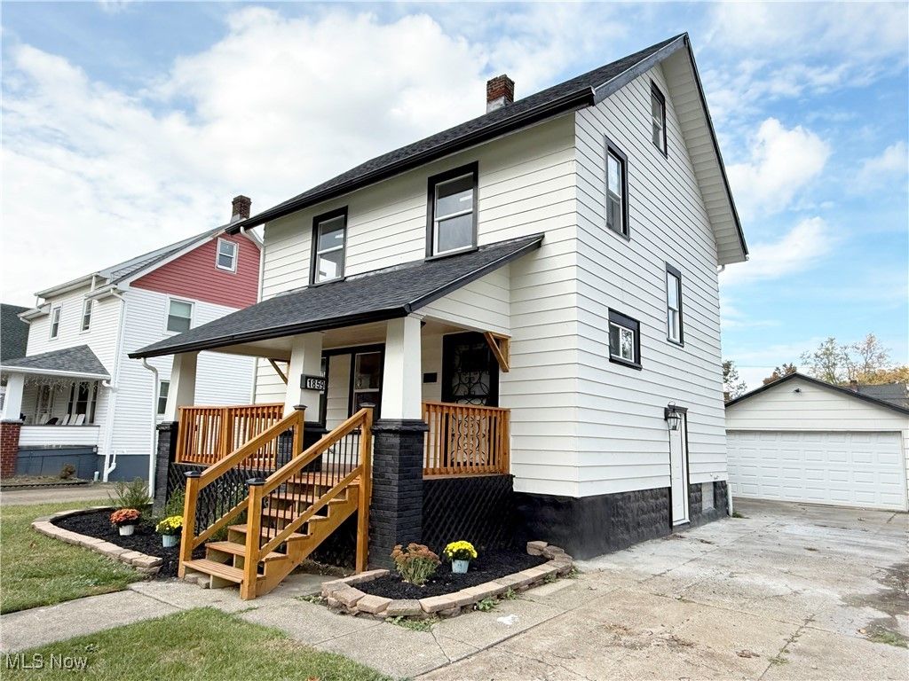 Photo of 1859 E 33rd Street, Lorain, OH 44055 (MLS # 5168504)