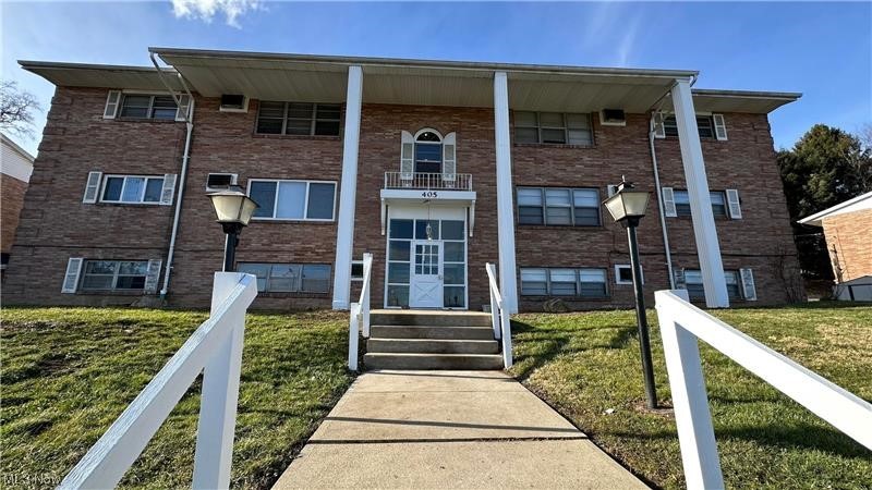 This 1 bedroom 1 bath apartment is now available! The spacious apartment has a spacious size living space. This apartment complex is near shopping and restaurants. Baseline Rent is $550, with an additional amount of $80 paid to Cedar One each month, totaling $630/month. No Pets, No Smoking, No HUD. Give us a call today for more information and to schedule a showing.