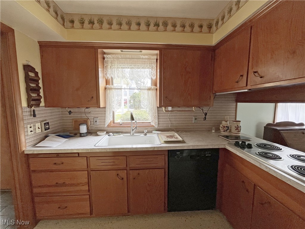 5740 Onaway Oval, Parma, Ohio image 17