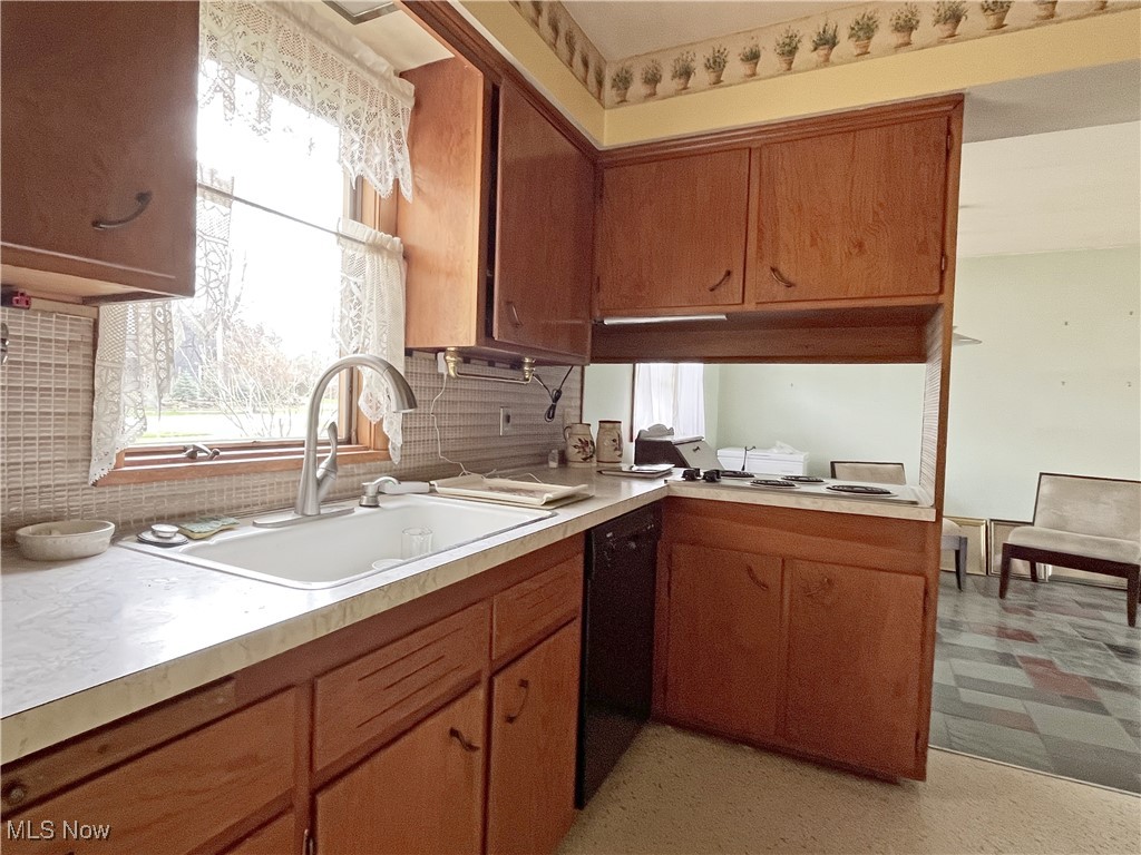 5740 Onaway Oval, Parma, Ohio image 15