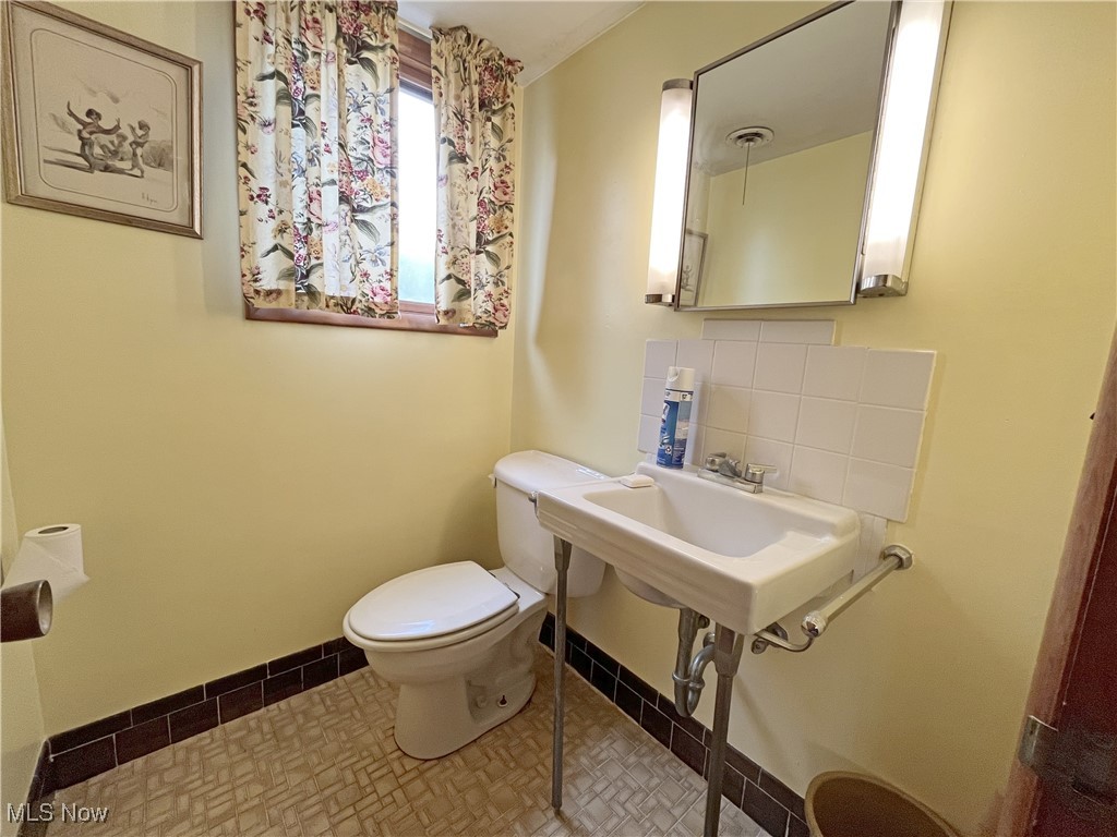 5740 Onaway Oval, Parma, Ohio image 27