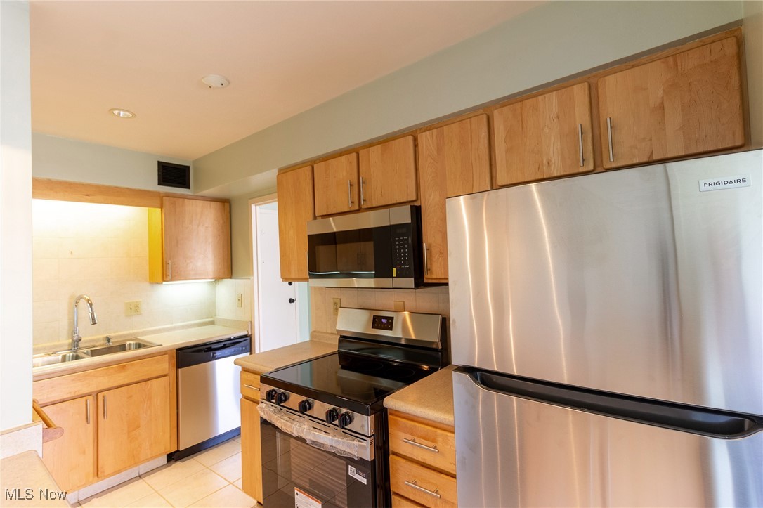 Marine Towers East Condo - Residential