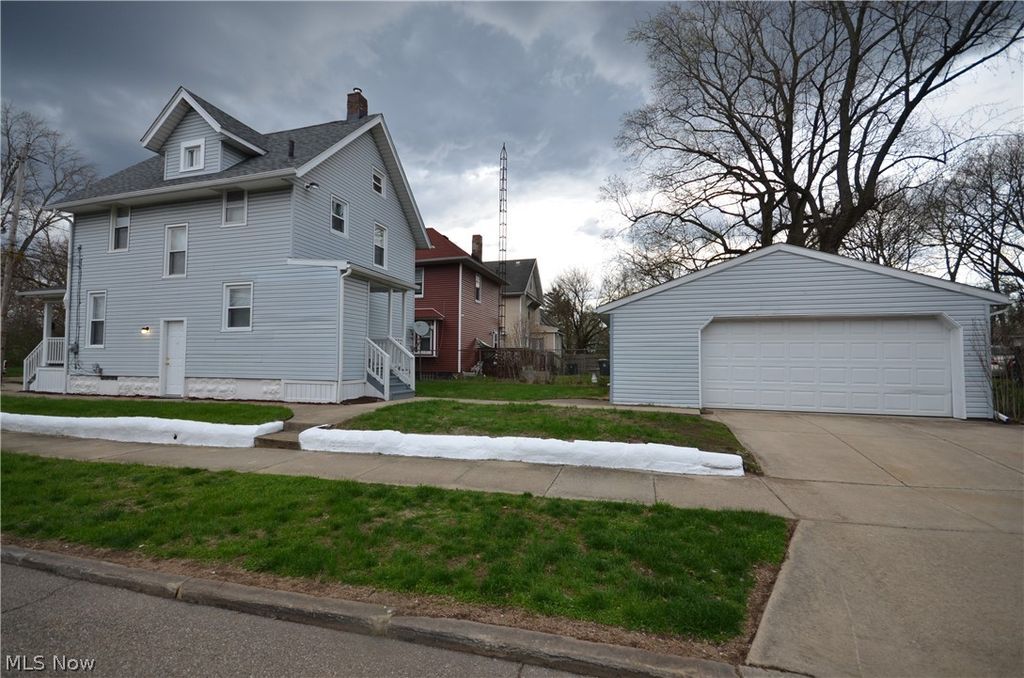 Photo of 486 Howe Street, Akron, OH 44307 (MLS # 5199683)