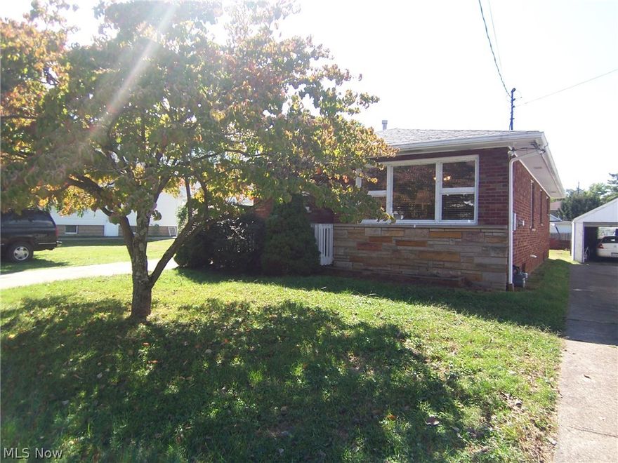 Charming brick  ranch located in central Vienna. Newer dimensional shingle roof. Hardwood floors under carpet. Full unfinished basement. LB#31685457.