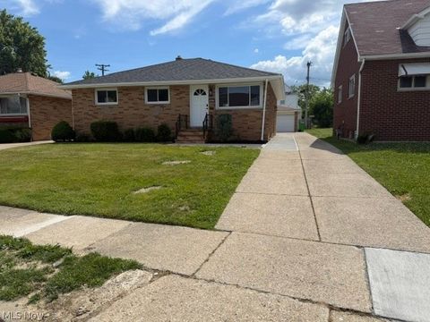 Homes For Sale - 907 E 216th Street<br/> Cuyahoga County, Euclid, OH 44119