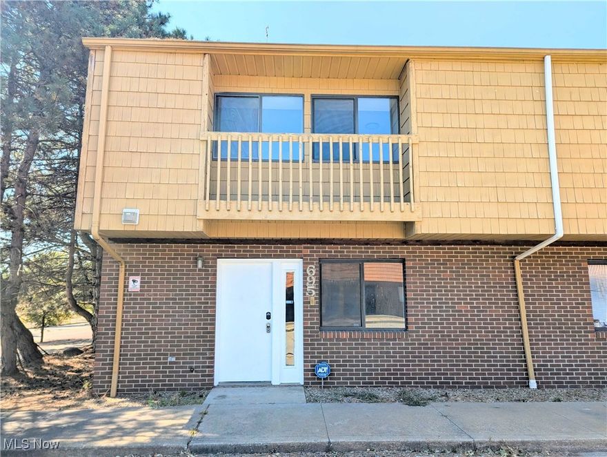 Attention Investors & Homebuyers! Discover this spacious 5-bedroom, 3 full bath, 2 half bath condo just minutes from the University of Akron. Perfect for student rentals or anyone looking to enjoy the convenience of downtown living, this property offers both income potential and modern comfort. Recently remodeled with fresh flooring, paint, and an updated bathroom. Potential for up to 15% cap rate! Enjoy the comfort of central air and the ease of low-maintenance condo living. Kitchen appliances along with the washer and dryer will convey, making this an easy transition for its next owner. Can be sold with 693 & 691 Carroll St as a package. Don’t miss this versatile opportunity in the heart of Akron!