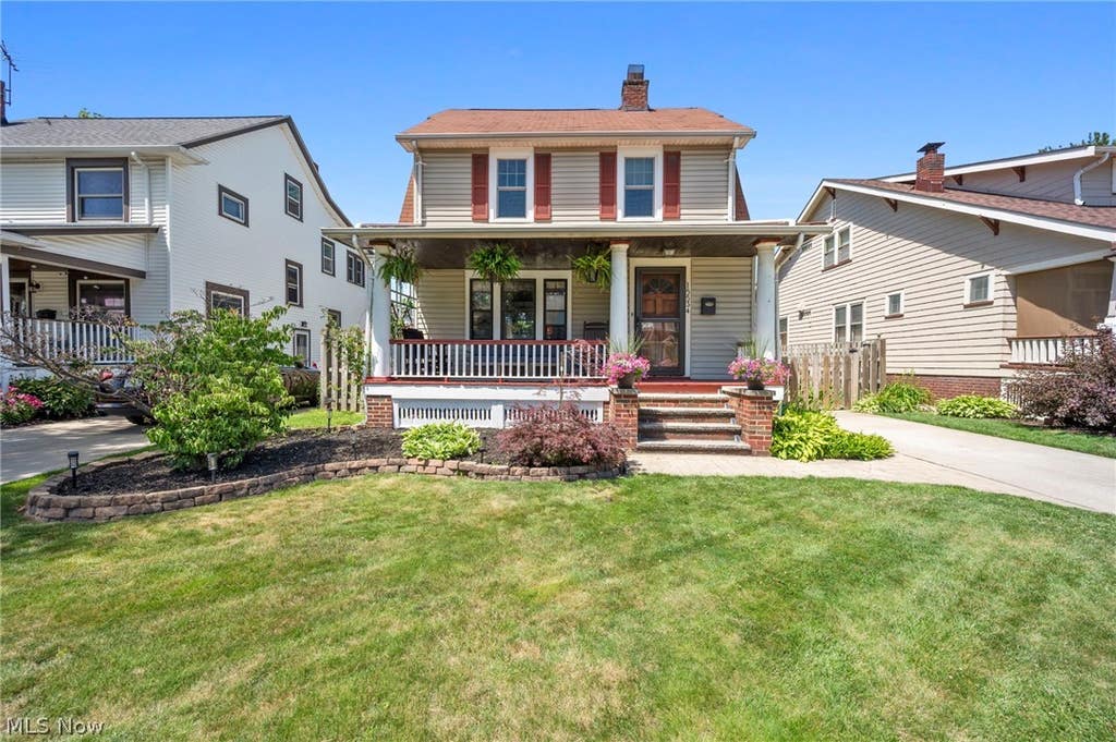 Photo of 15534 Lakewood Heights Boulevard, Lakewood, OH 44107 (MLS # 5221460)