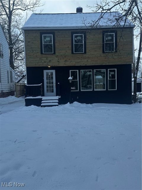 17012 Stockbridge Avenue Cleveland OH 44128