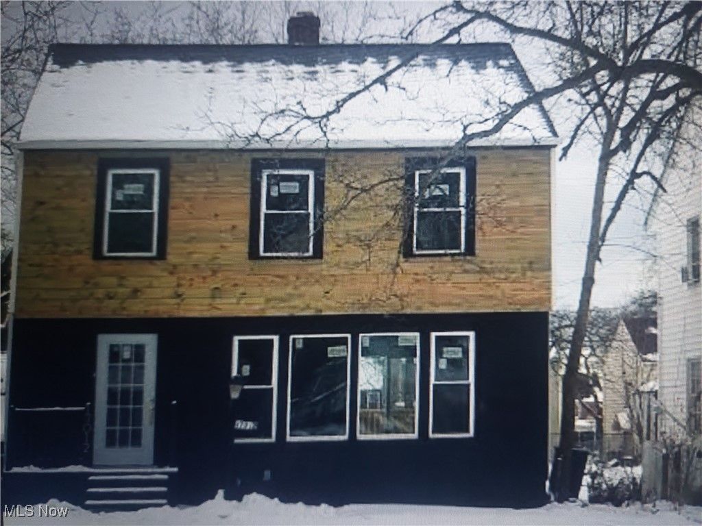 Photo of 17012 Stockbridge Avenue, Cleveland, OH 44128 (MLS # 5174981)