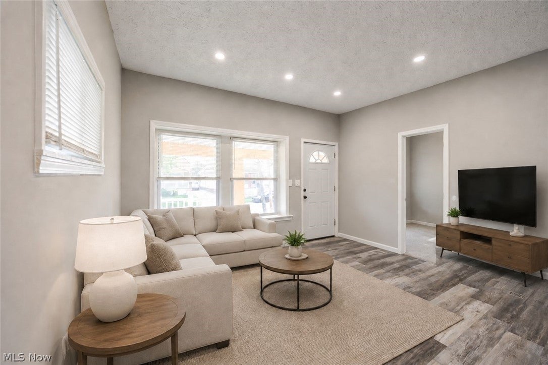 3282 W 38th Street