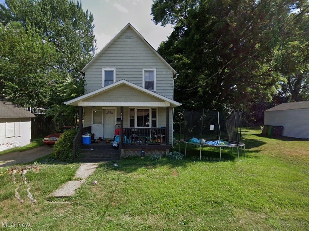 Photo of 228 W Oxford Street, Alliance, OH 44601 (MLS # 5175671)