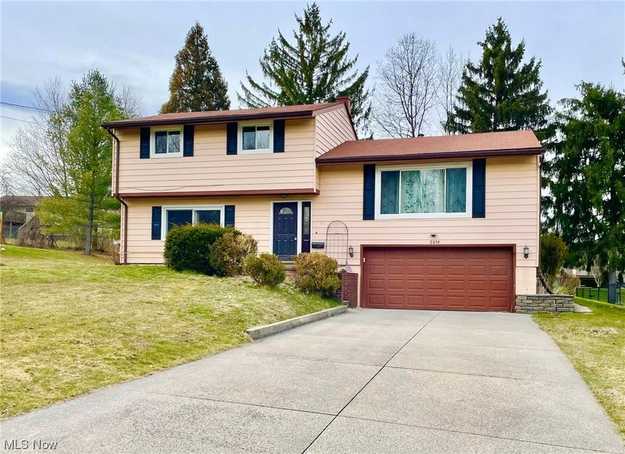 Beautiful 3/4 Bedroom, 1.5 Bath Split level on a secluded Cul-de-sac. Step inside to a spacious foyer with lots of closet space, then a few steps up to a large living and formal dining room. Beautifully updated kitchen with granite countertops, soft close cabinets, stone backsplash and stainless steel appliances. Step upstairs to three nice size bedrooms all equipped with plenty of space and storage. Downstairs you will find a large family room and a den/office can also be used as a 4th bedroom. Summer is quickly approaching, enjoy those beautiful days and nights relaxing inside the screened in patio overlooking that beautiful backyard. Newer HVAC and hot water tank, other updates!