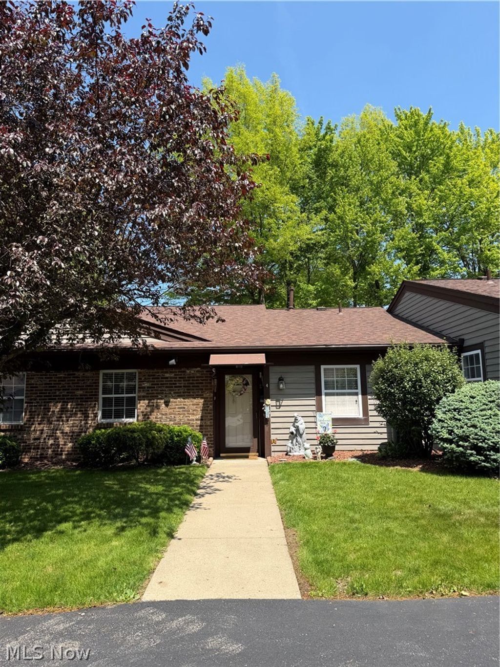 Photo of 810 Nob Hill Drive, Niles, OH 44446 (MLS # 5210037)