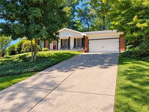 Homes For Sale - 2919 Inwood Drive<br/> Massillon, OH 44646