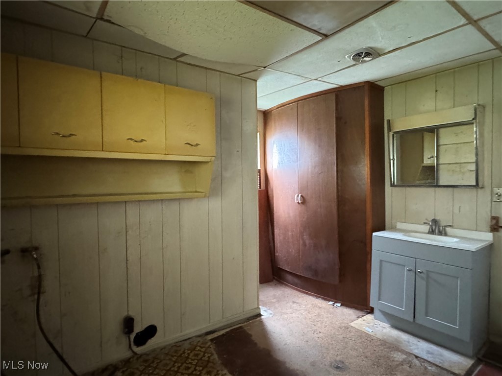 202 E Spring Street, Bethesda, Ohio image 9