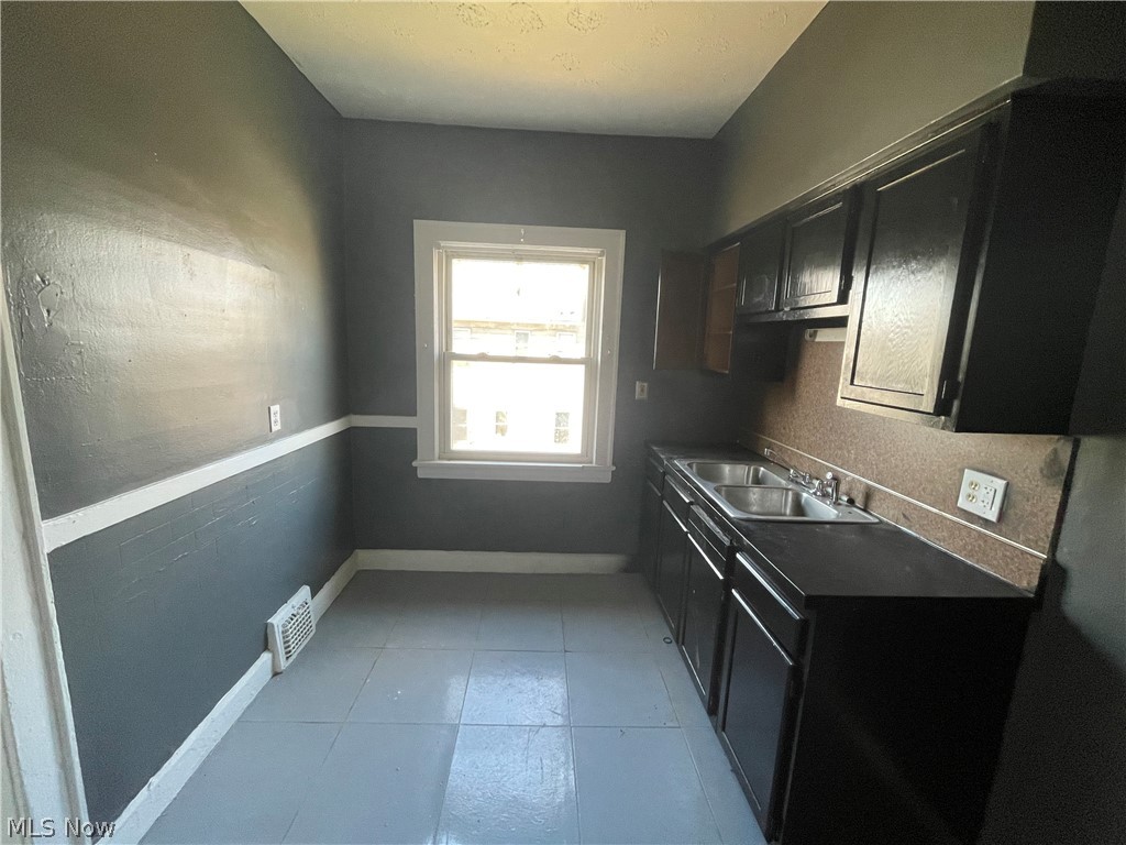 L J Hostetters Sub #3 - Residential Lease