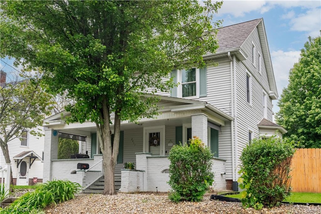 Photo of 2417 S Arch Avenue, Alliance, OH 44601 (MLS # 5210644)