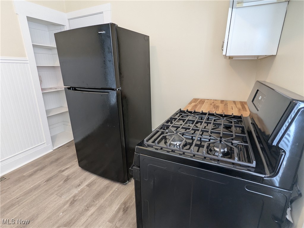 Cleveland, Ohio 44102, United States, 2 Bedrooms Bedrooms, ,1 BathroomBathrooms,Residential,Active,13142