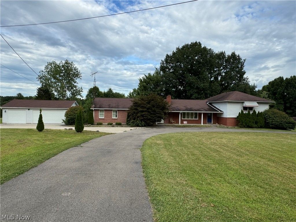 Photo of 1717 Stillwagon Road, Niles, OH 44446 (MLS # 5204555)