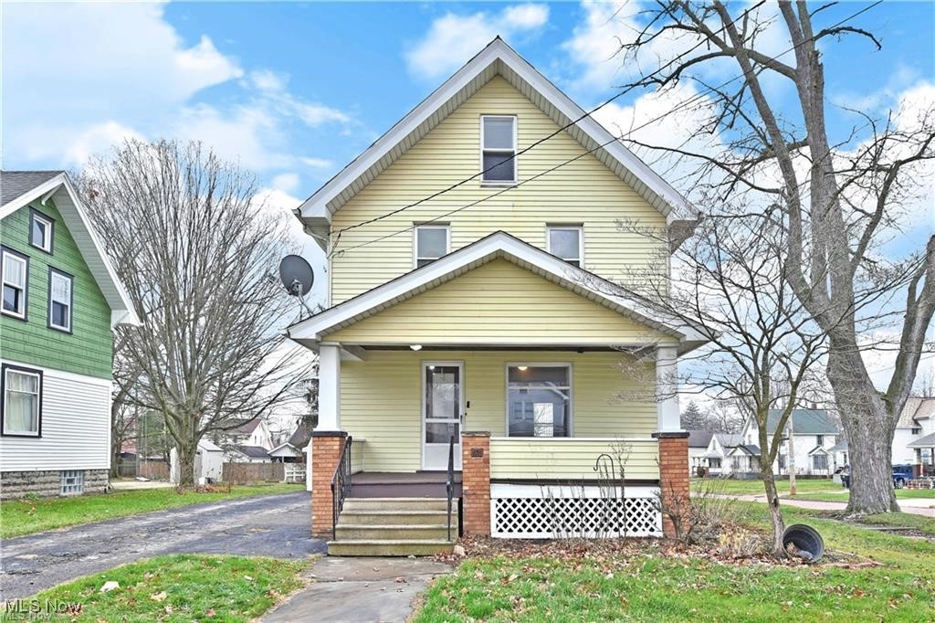 Great location in North East Warren, walking distance to schools, shopping and downtown!Move in ready and spacious 4 bedroom 1 bath home with lots of original charm. Large front porch to enjoy in the summertime leads you into a large living room with fireplace with built in book cases and original inlaid hardwood floors. make this home yours today!