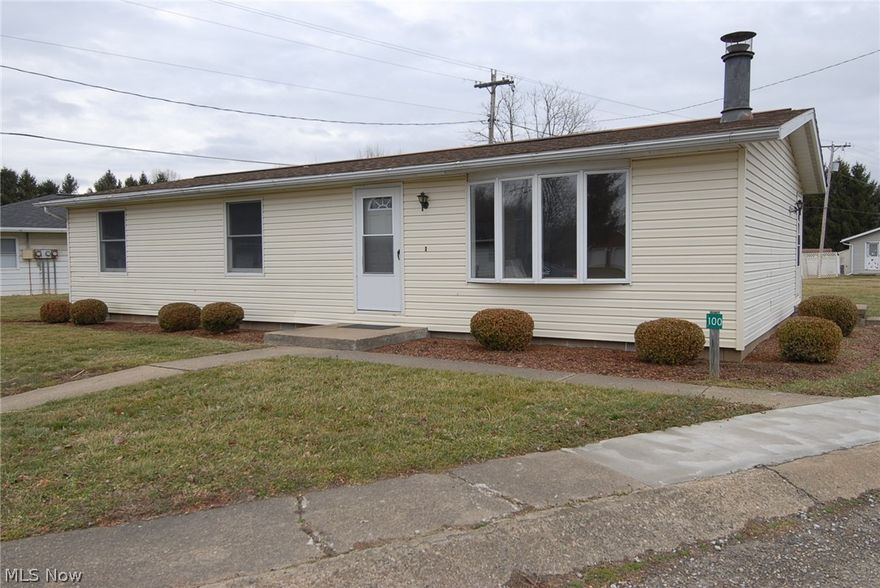 Very nice 3 bedroom, 1 1/2 bath , one story manufactured home for rent.