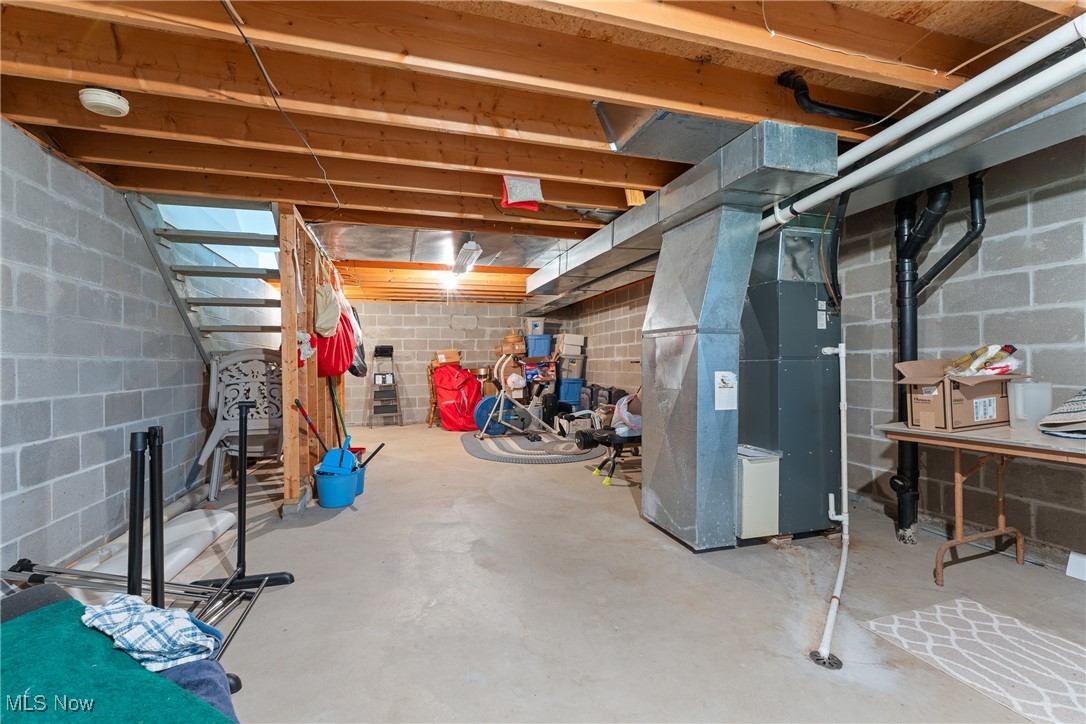 6527 Blossomwood Circle, Canton, Ohio image 28