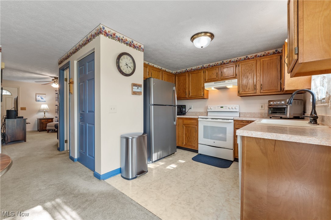 6527 Blossomwood Circle, Canton, Ohio image 17